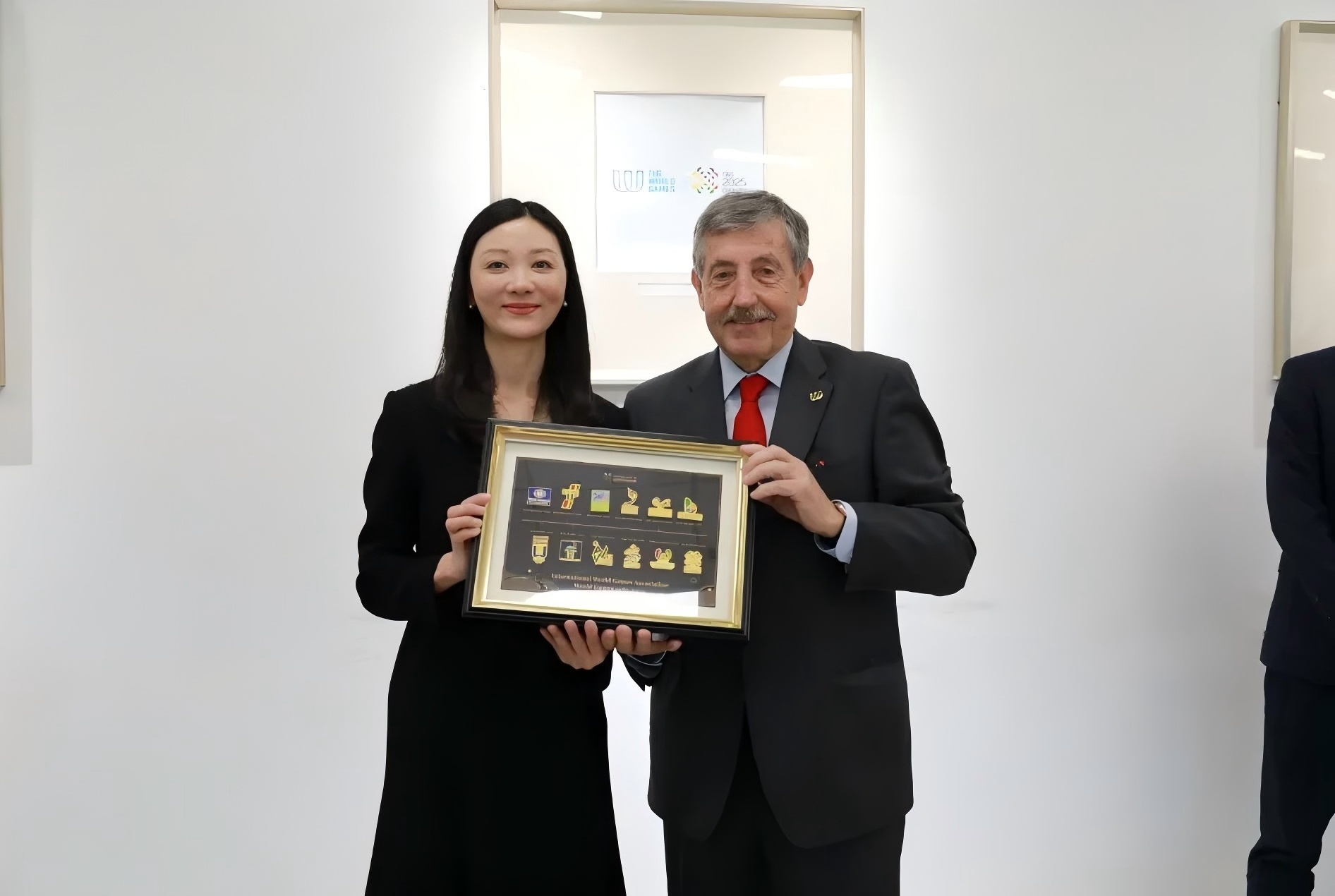 Sichuan Airlines and IWGA president